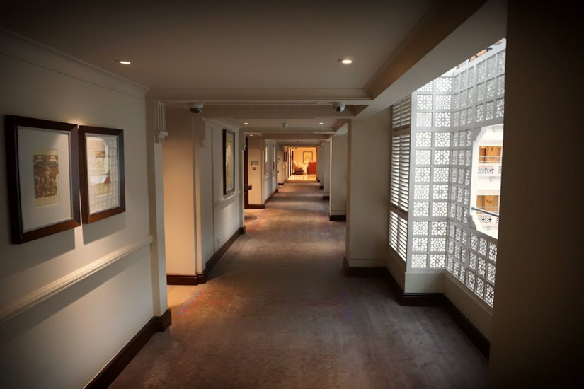 Managing Glare In Hallway Lighting